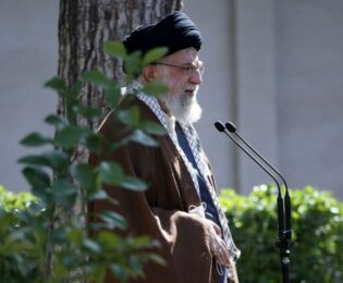 رهبر انقلاب در روز درختکاری: تخریب جنگل‌ها و محیط زیست، تخریب منافع ملی است