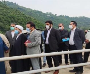 رییس کل دادگستری گیلان با حضور در بخش رودبنه دستور اجرای حکم تخریب یک ویلای غیر مجاز در بستر تالاب را صادر کرد